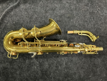 Photo Gorgeous Original Lacquer Conn 26M CONNQUEROR Alto Sax - Serial # 267915